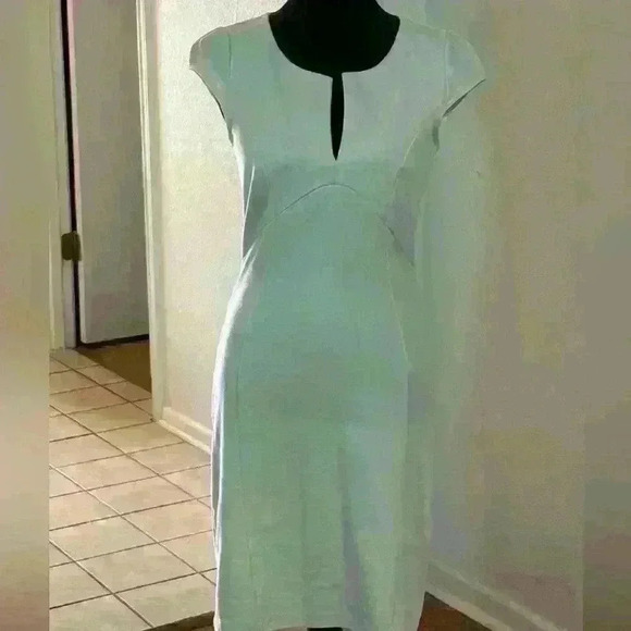 Lulu’s Crème Colored Cap Shoulder Deep Slit Round Neck Midi Dress - Picture 1 of 6